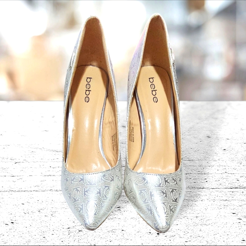 BEBE SAYDEE Women's High Heel Pumps w Logo Print Silver 9 - Picture 2 of 11